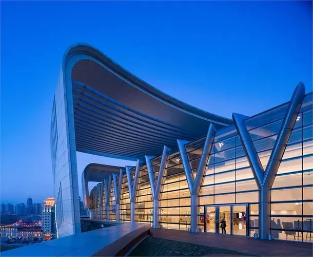 Night view of sunshade curtain wall